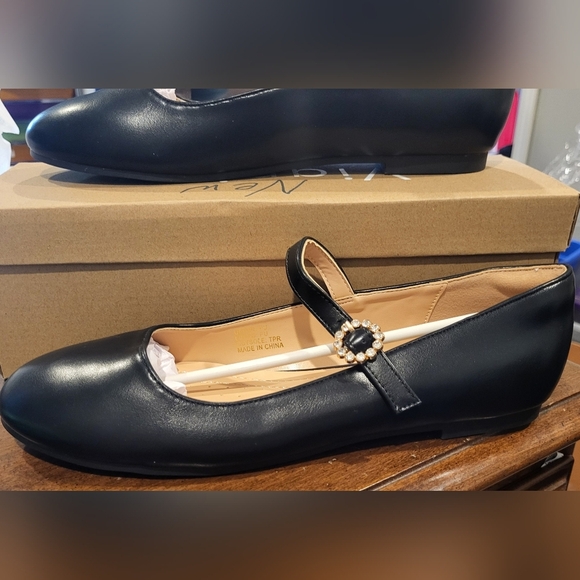 Viapipa Mary Jane Matte Black Shoes with Jeweled Clasp NEW Size 9.5 - Picture 11 of 11